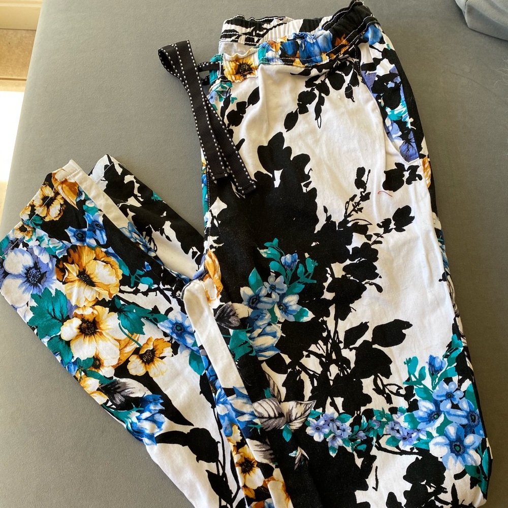 Scrub pants by Jaanuu